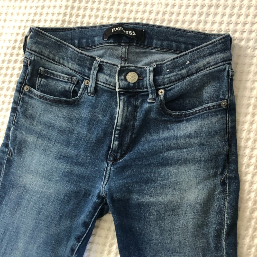 Express skinny blue jeans ripped knee detail